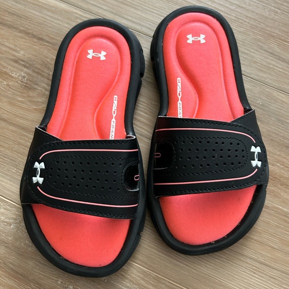 NWOT Girls Ignite Under Armour slides - Picture 2 of 8